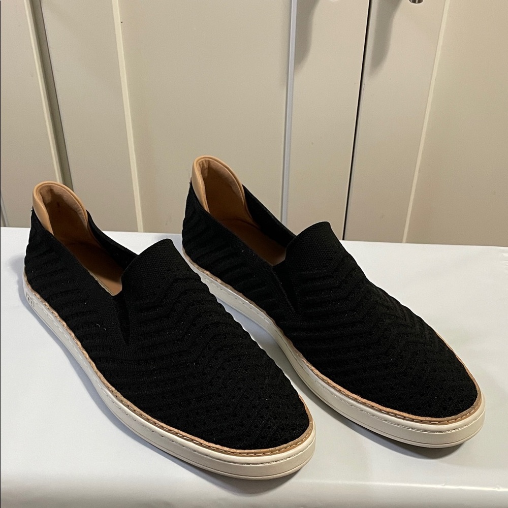 UGG Sammy Chevron Slip-On Sneakers Knit Black Size 11 Casual Comfort Lightweight - Picture 2 of 7